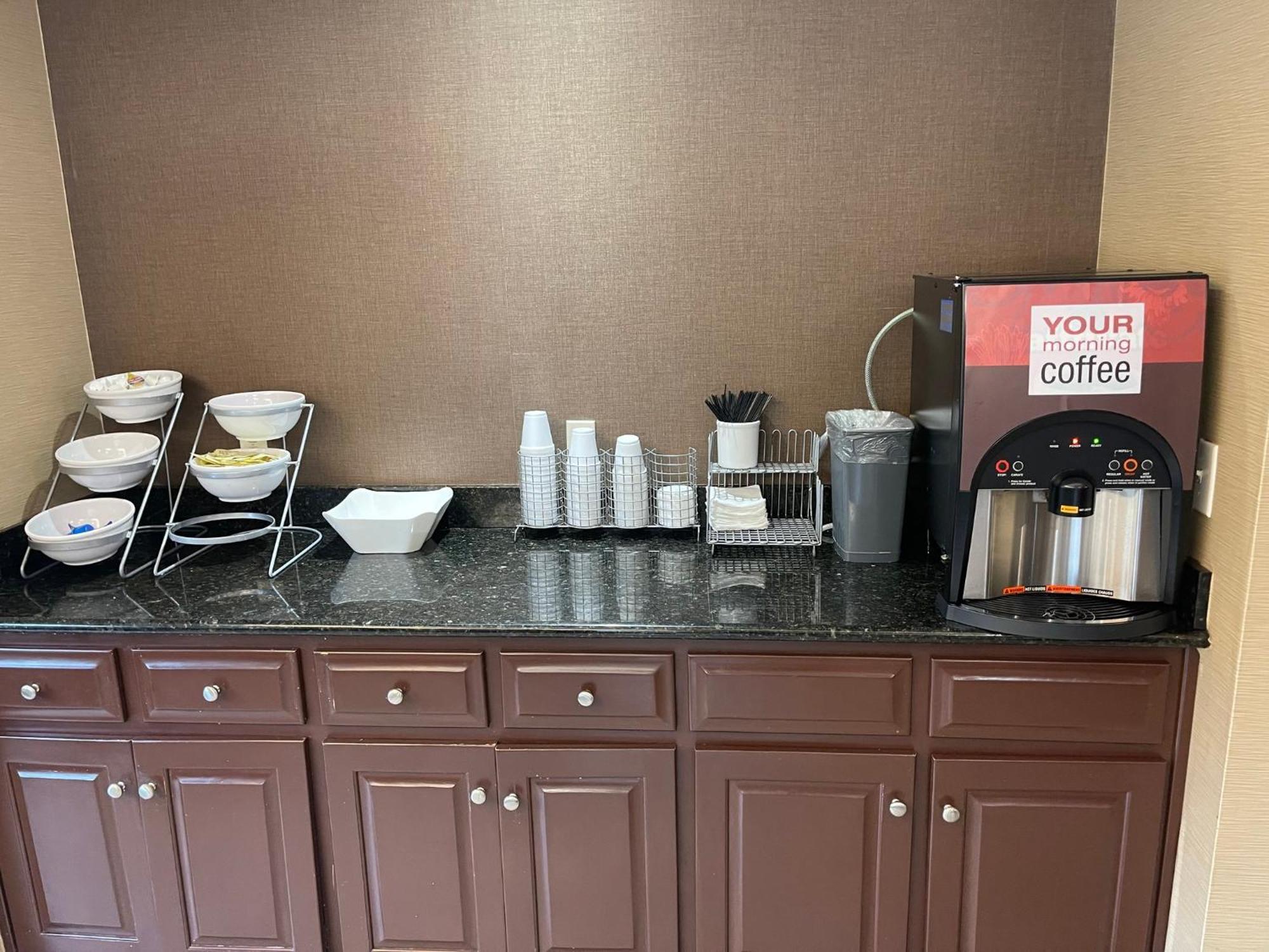 Red Roof Inn Newport News - יורקטאון מראה חיצוני תמונה